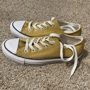 gold converse, never worn, size 6